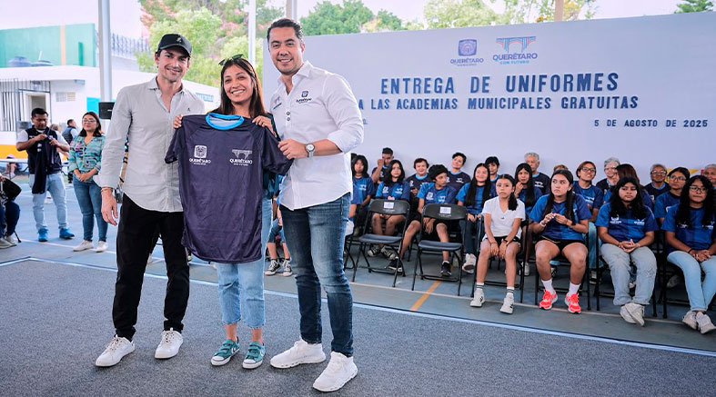 Entrega Felifer Macías uniformes deportivos a 700 atletas 2 700 atletas