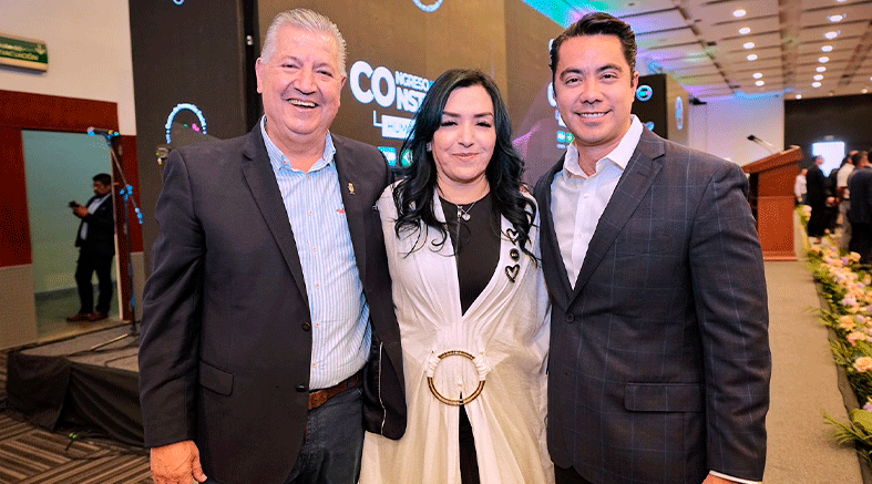 Macías acude a Congreso Internacional Construyendo Humanidad de Paz. 3 Macías acude