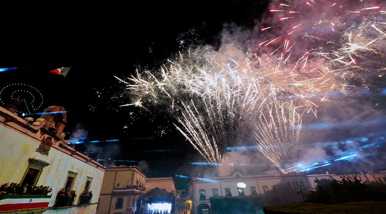 Acude Macías a la ceremonia de Grito de Independencia 4 Acude Macías