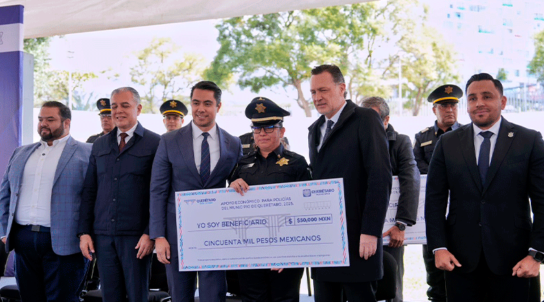 Felifer Macías entrega 300 apoyos de 50 mil pesos para vivienda policial 4 vivienda policial