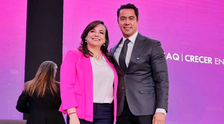 Felifer Macías asiste al informe UAQ 4 informe UAQ