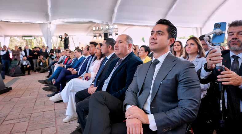 Felifer Macías asiste al informe UAQ 2 informe UAQ