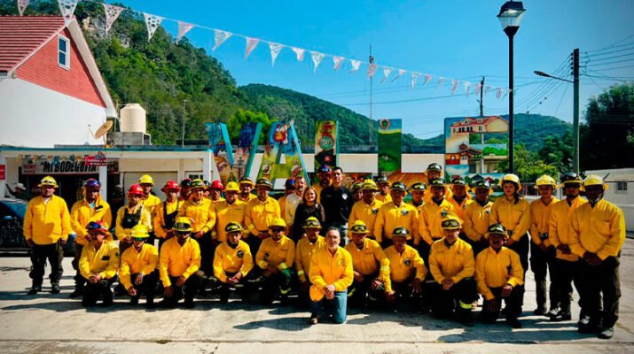 Pinal de Amoles rinde homenaje a brigadistas y marinos caídos 1 marinos caídos
