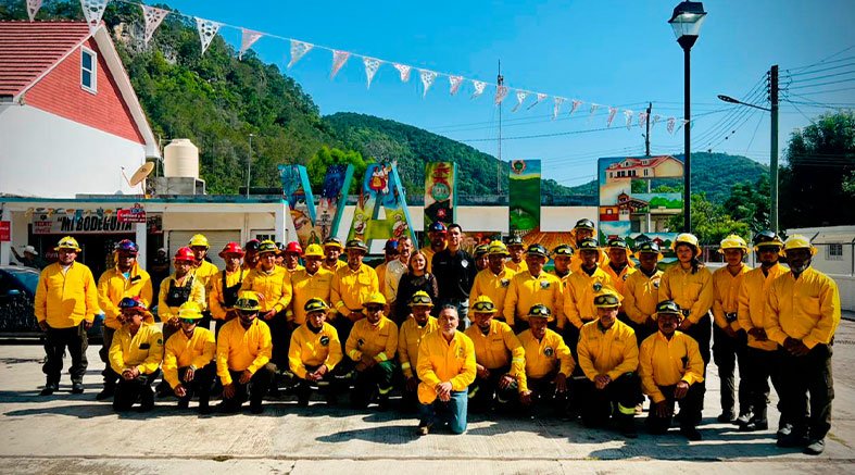 Pinal de Amoles rinde homenaje a brigadistas y marinos caídos 4 marinos caídos