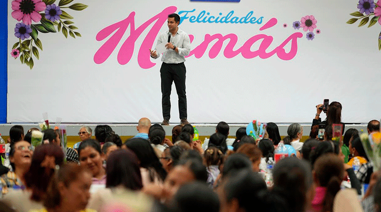 asiste a festejo