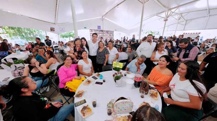 Refrenda Felifer Macías su respaldo al comercio establecido 1 comercio establecido