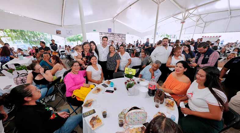 Refrenda Felifer Macías su respaldo al comercio establecido 4 comercio establecido