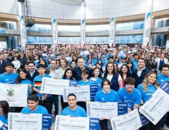 158 estudiantes