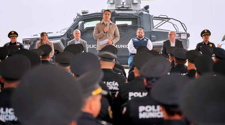 Felifer Macías Entrega Apoyos De Vivienda A Policías 2 Apoyos De Vivienda