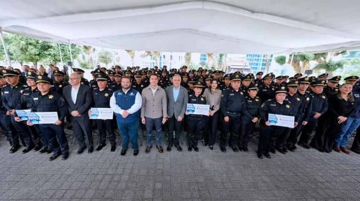 Felifer Macías Entrega Apoyos De Vivienda A Policías 1 Apoyos De Vivienda