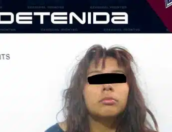 Detienen A Mujer