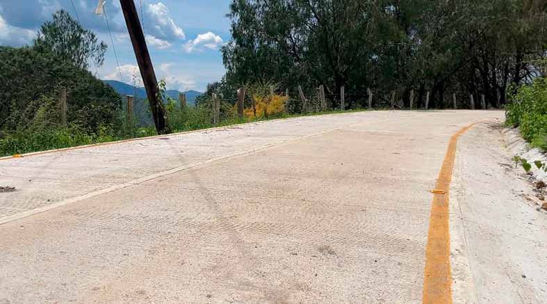Lupita Ramírez constata conclusión de obra vial en Huilotla 3 Huilotla