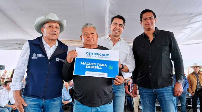 Felifer Macías entrega apoyos agrícolas por más de 1.1 millones de pesos 2 apoyos agrícolas