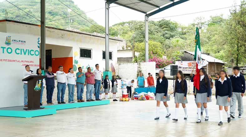 Rubén Hernández entrega apoyos educativos 2 apoyos educativos
