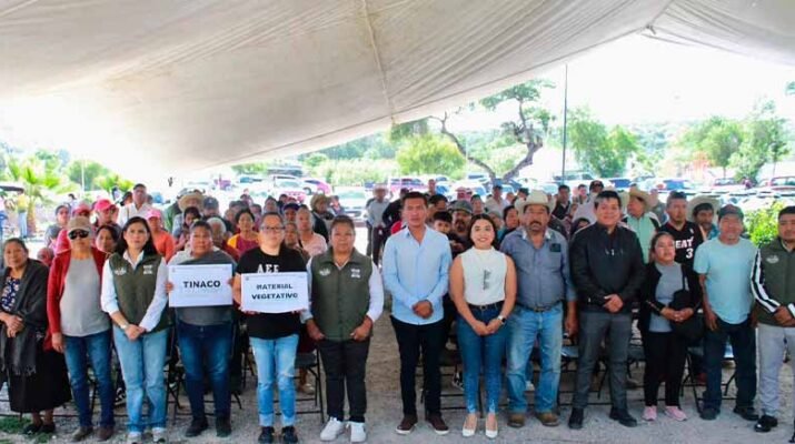 Alejo Sánchez entrega 135 insumos al campo de Tolimán 1 135 insumos