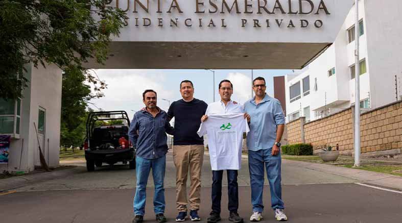 Encabeza Chepe Guerrero limpieza en Punta Esmeralda 4 Punta Esmeralda