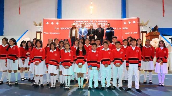 Iván Zárate apadrina graduación en Pinal de Amoles 1 apadrina graduación