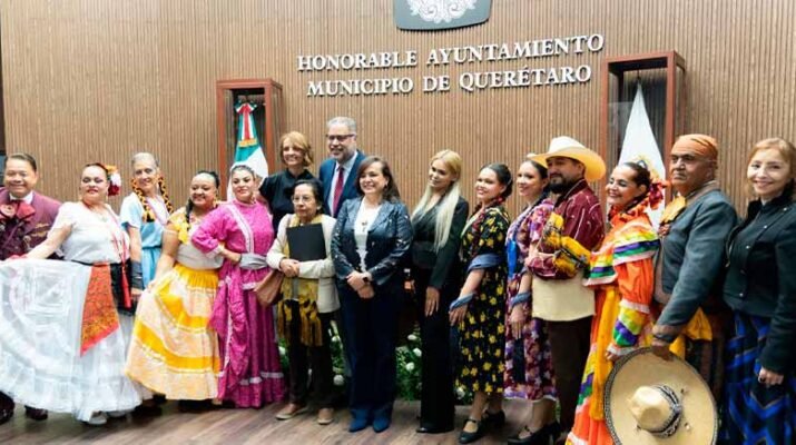 Gana Compañía Folklórica UAQ presea capitalina 1 capitalina