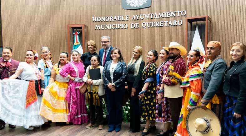 Gana Compañía Folklórica UAQ presea capitalina 4 capitalina