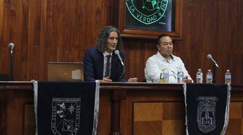 Especialista español analiza el derecho indígena en la UAQ 2 derecho indígena