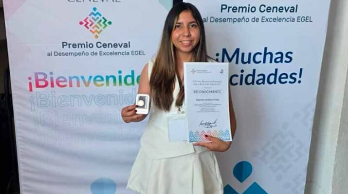 Reconocimiento Ceneval para egresada de la UAQ 1 para egresada