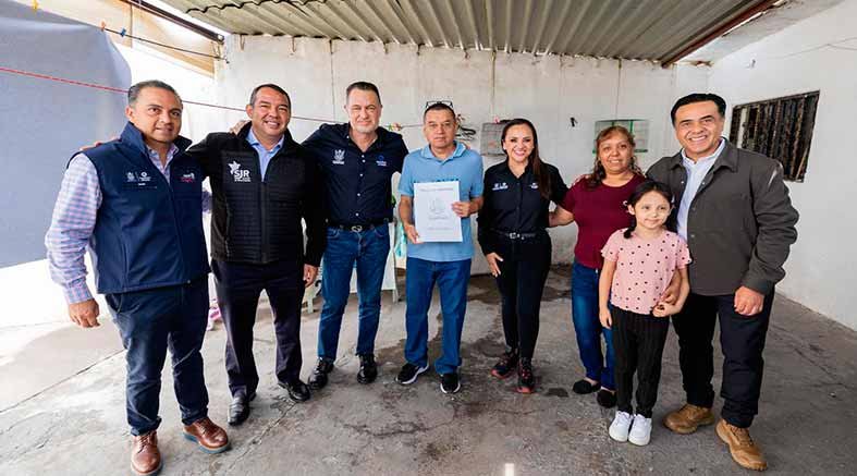 Familias de San Juan del Río reciben títulos de propiedad 2 reciben títulos
