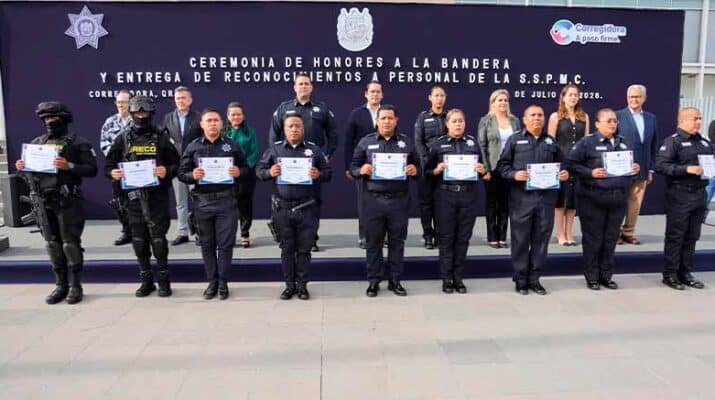 Chepe Guerrero reconoce a 50 policías en Corregidora 1 reconoce a 50