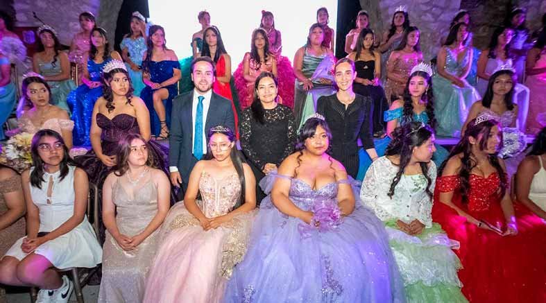 El Marqués celebra a 80 jóvenes con “Mis XV años” 2 80 jóvenes