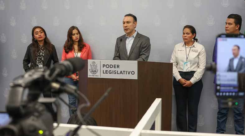 Destaca Arturo Maximiliano ley aprobada sobre educación digital 2 Destaca Arturo