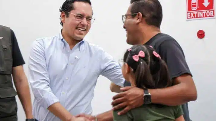 Chepe Guerrero se suma al taller “Manos de Papá” en Corregidora 1 Manos de Papá