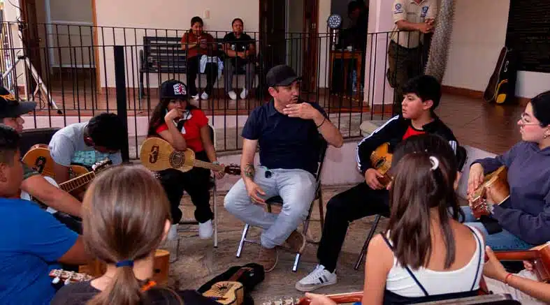 SECULT fortalece la formación de nuevas generaciones de huapangueros 2 SECULT fortalece