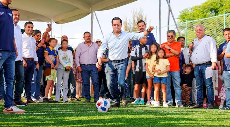Chepe Guerrero entrega nueva cancha de futbol 5 2 futbol 5