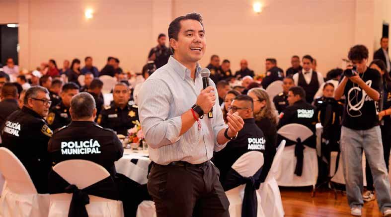 Felifer Macías reconoce la trayectoria de trabajadores municipales 2 la trayectoria