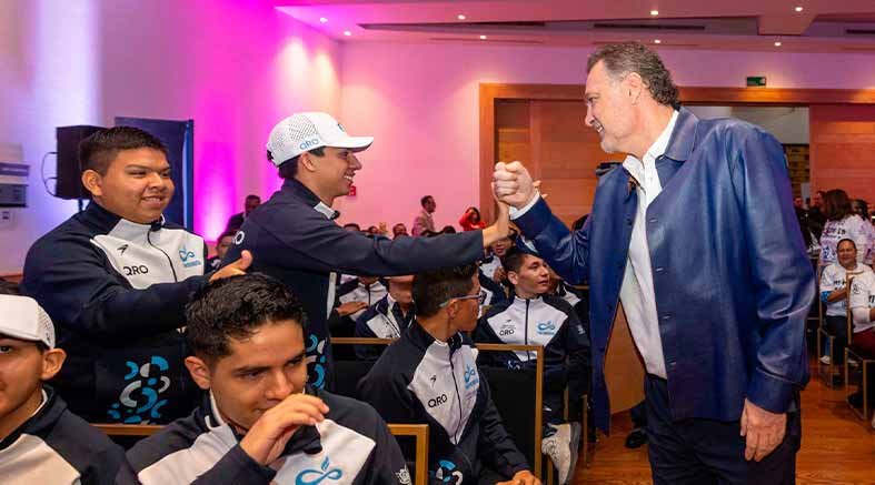 Abandera Gobernador a la Selección Queretana de Paralimpiada Nacional 2 Selección Queretana