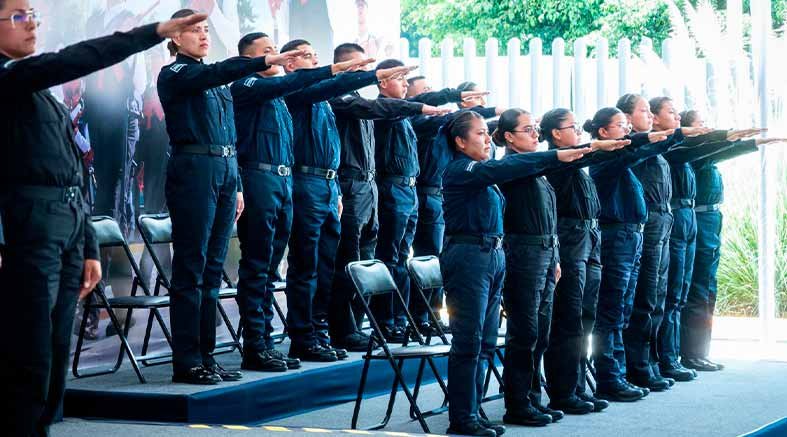 Toma protesta Gobernador a nuevos policías en Querétaro 2 nuevos policías en