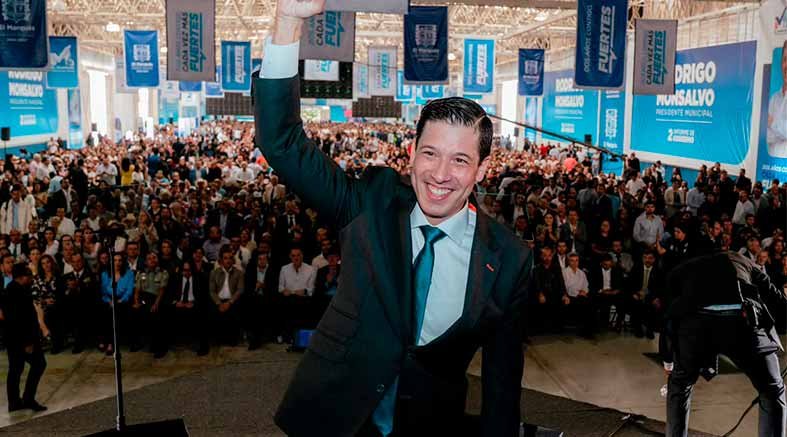Rodrigo Monsalvo rinde 2do. Informe en El Marqués 4 rinde 2do