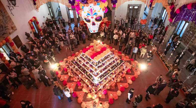 Mauricio Kuri inaugura el altar de muertos Dulces Recuerdos en Palacio de Gobierno 2 Dulces Recuerdos
