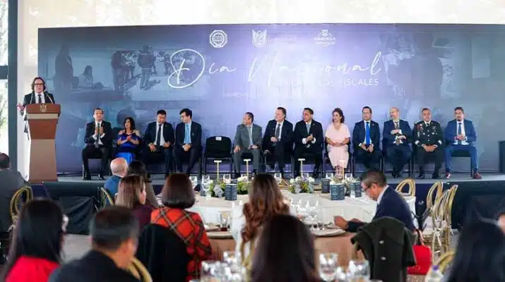 Kuri reconoce labor de fiscales en defensa de Querétaro 1 Kuri reconoce