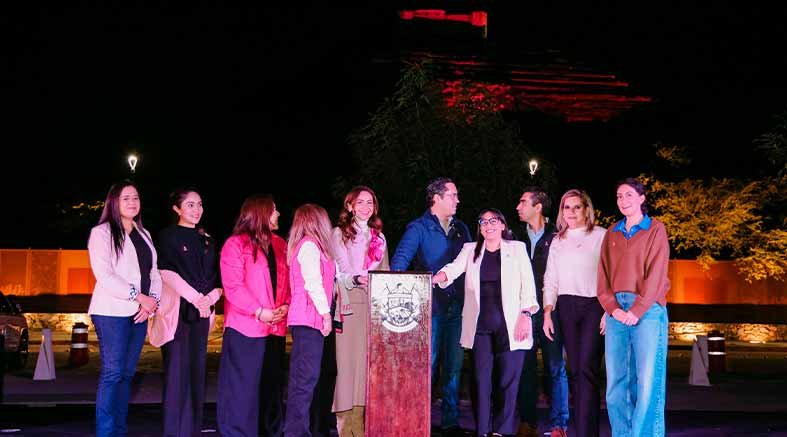 Chepe Guerrero ilumina de rosa la Pirámide de El Pueblito 2 Pirámide de