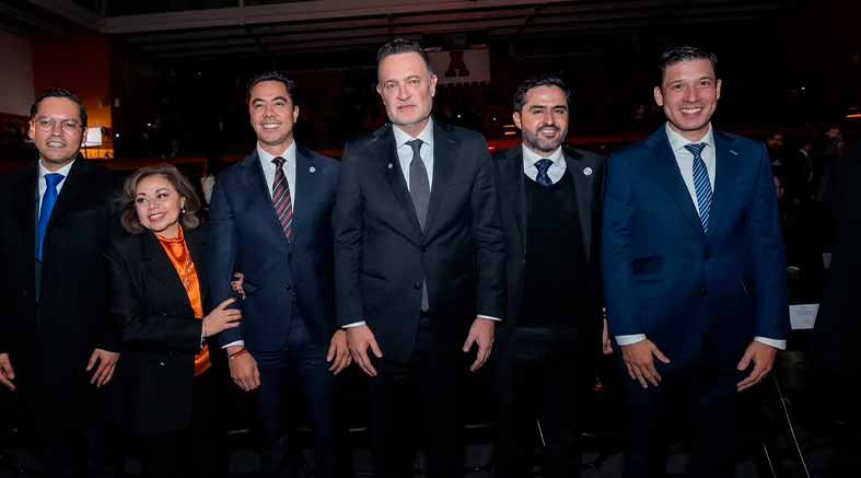 Rodrigo Monsalvo asiste al 20 aniversario de la Universidad Anáhuac Querétaro 4 asiste al 20