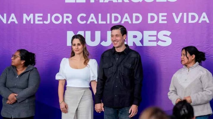 Rodrigo Monsalvo escucha necesidades de las mujeres en El Marqués 1 escucha necesidades