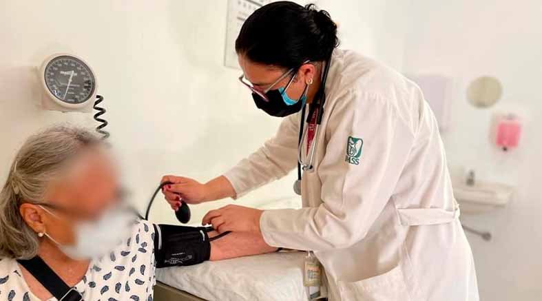 Reconoce IMSS Querétaro la labor de sus médicas y médicos 2 médicas-y-médicos