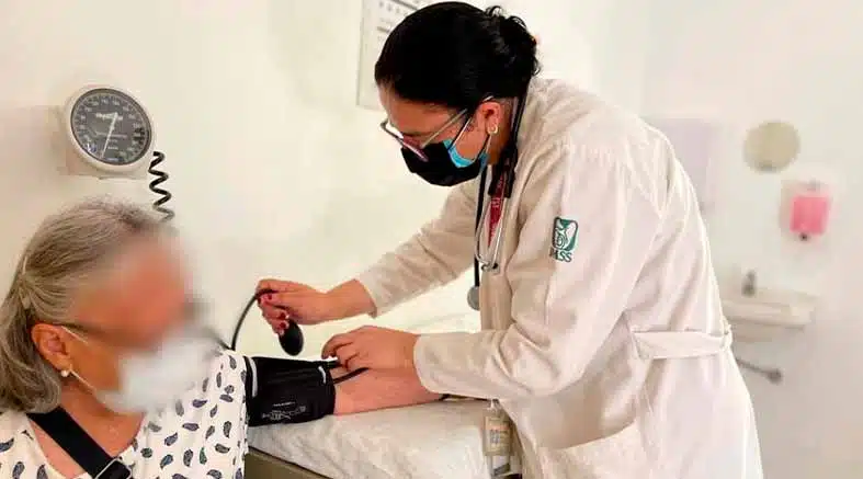 Reconoce IMSS Querétaro la labor de sus médicas y médicos 2 médicas-y-médicos