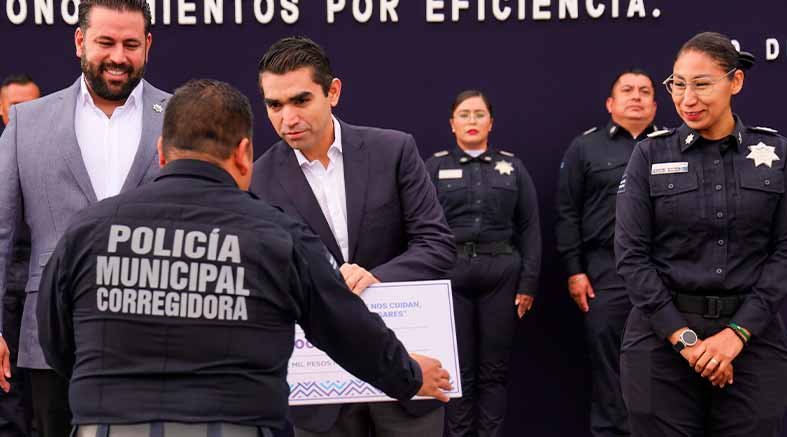 Municipio de Corregidora entrega apoyos de vivienda a policías 2 vivienda a policías